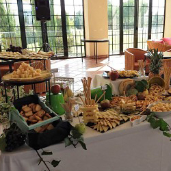 mesa decorada de quesos